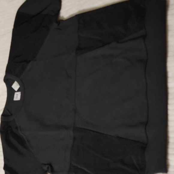 Gap girls black sweater size XXL 14-26. - Picture 3 of 8